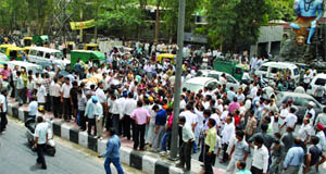 People block the road, demanding a probe into the death of inspector Shyam Sunder on Saturday.