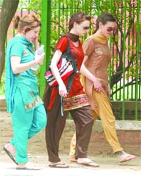 VIDESI GALS, DESI DRESS