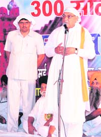 Chief Minister Bhupinder Singh Hooda at a function organised to mark the 300th Sarhind Diwas of Shaheed Baba Banda Bahadur at a gurdwara in Punjabi Bagh in New Delhi