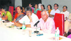 Deputy Commissioner Yudhbir Singh Khyalia (Right) addressing a workshop on health, sanitation and literacy in Hisar.