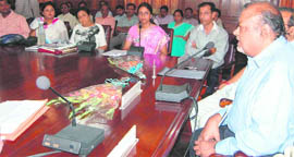Sudhir jain, ex-president of the Fragrance and Flavour Association of India, addresses participants at a training programme on aroma therapy at the FRI in Dehradun on Monday.