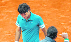 Roger Federer reacts after losing a point against Robin Soderling on Tuesday. 