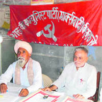 CPM leader Inderjit Singh (right) addresses mediapersons in Fatehabad on Wednesday. 