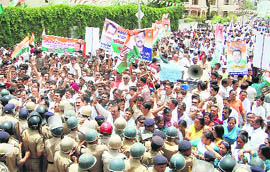Congress workers, led by state unit president Yashpal Arya, protest against the BJP government 