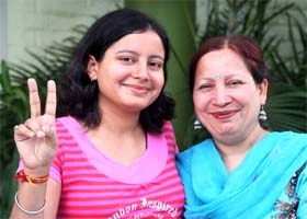 A beaming Kanika Chopra with her mother