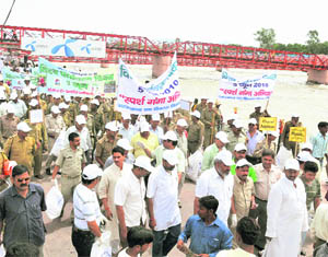 The Sparsh Ganga drive being carried out at the Har-ki-Pauri in Haridwar on Saturday. 