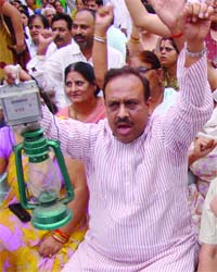 Delhi BJP president Vijender Gupta along with party activists protests against the Delhi government for the rise in water and power prices at Jantar Mantar in New Delhi