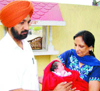 Deputy Commissioner Kahan Singh Pannu and his wife hold 