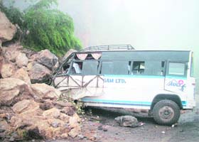 A GMVN bus stuck under a major landslide at Kempty near Mussoorie
