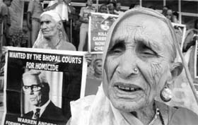 Victims protesting against the Bhopal judgement