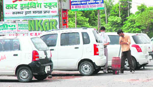 Throwing safety norms to the winds, unscrupulous elements continue to fill LPG in vehicles in an unauthorised manner in Karnal.