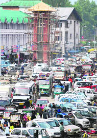 A heavy rush of traffic at Lal Chowk. 