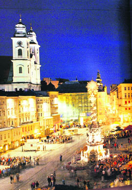 A view of a city square in Linz at night