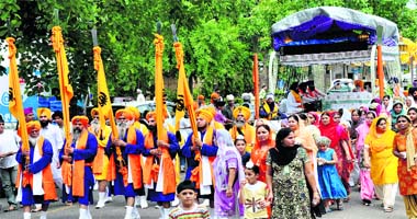 Devotees take part in a nagar kirtan on the eve of the martyrdom day of Guru Arjun Dev in Chandigarh