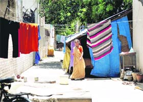 A temporary jhuggi constructed in Sector 21, Chandigarh