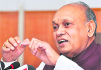  Himachal Pradesh Chief Minister Prem Kumar Dhumal addressing a press conference in New Delhi on Monday.