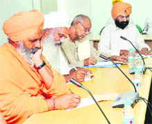 Sant Balbir Singh Seechewal (left) at a workshop on Religion and Environment in Chandigarh on Monday.