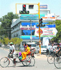 Gone crazy: A traffic signal with both green and red lights on at BMC Chowk in Jalandhar