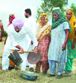 DYC (Rural) chief Vikramjit Singh Chaudhary lends a hand to MGNREGS workers