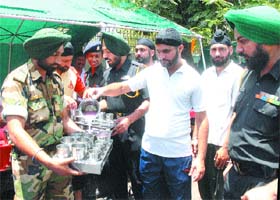 Army jawans serve sweetened water in Jalandhar contonment