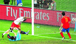 Switzerlands midfielder Gelson Fernandes scores the winner against Spain as goalkeeper Iker Casillas and defender Joan Capdevila look on in Durban on Wednesday.