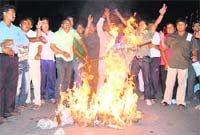 Workers of the Congress burn an effigy of Chief Minister Ramesh Pokhriyal Nishank in Dehradun on Sunday. 