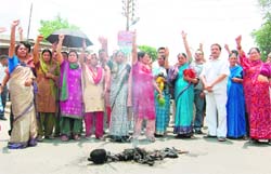 Residents of Saraswati Vihar hold a protest in Dehradun on Sunday