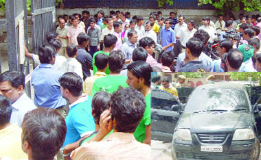 People gather as Crime Branch officials inspect the car (inset) in which Shobha, sister of Mandeep, a suspect in the Kuldeep and Monica twin murder case, was found dead at Ashok Vihar in New Delhi on Tuesday.