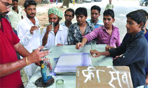Sweetened water being distributed on the occasion of Nirjala Ekadashi near Jantar Mantar in New Delhi on Tuesday.