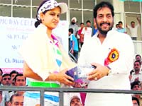 Haryana Minister of State for Home and Sports Gopal Kanda honours national hockey player Mamta Kharab in Sirsa