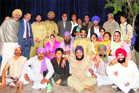 Members of the Natya Toli, Panchkula, and Sandli Pairan Kala Kendra