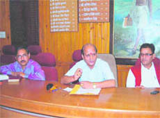 Char Dham Vikas Parishad vice-president Surat Ram Nautiyal addresses a meeting in Mussoorie on Thursday.