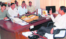 Deputy commissioner OP Sheoran presides over a meeting of officers at the mini-secretariat in Fatehabad.