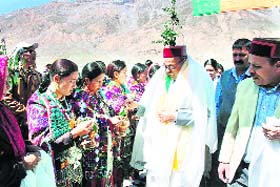 Chief Minister Prem Kumar Dhumal being accorded welcome on arrival at Kaza
