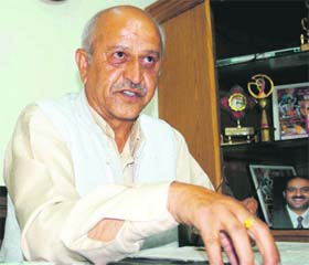 Farmer Raj Pal Chauhan addresses a press conference in Shimla