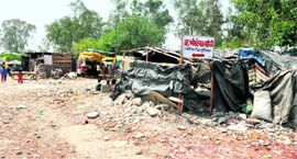 There has been an increase in the number of jhuggis in the recent past near the level crossing at Sarabha Nagar, Ludhiana