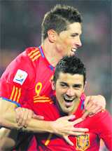 Spains two-pronged attack: Torres (L) and Villa