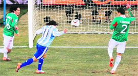 Argentinas striker Tevez scores the opening goal against Mexico in Soweto on Sunday.