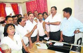 Congress councillors agitate in the office of the Assistant Mukhya Nagar Adhikari in Dehradun