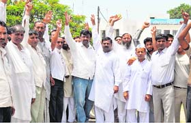 Residents of Lal Dhang and Laundra areas protest in front of the SSP office against Rajesh Rastogi, spokesman for Haridwar MP Harish Rawat in Haridwar