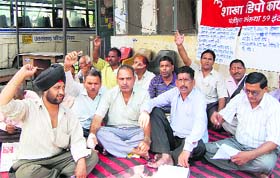 Uttarakhand Roadways employees hold a demonstration in Dehradun