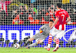 Paraguays Oscar Cardozo scores the winning penalty on Tuesday
