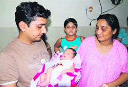 Seema (right) with her newborn in Karnal 