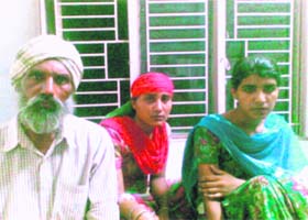 Harbans Singh with his daughters Ramandeep Kaur and Jaswinder Kaur at the civil hospital, Sahnewal