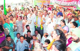 BJP activists beat plates to protest against rising prices of essential items and hike in oil prices, in Ludhiana