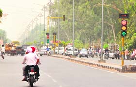 Traffic signals show all three lights at the same time, leaving commuters confused at Aggar Nagar in Ludhiana