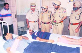 Punjab DGP PS Gill intracts with the two injured head constables at Government Rajindra Hospital in Patiala