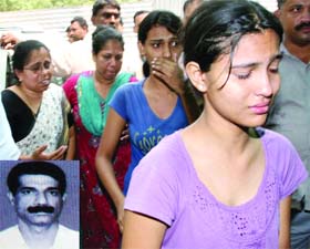 The wife and two daughters of head constable T.P. Illyas (inset), who died in an accidental firing, arrive at Ram Monohar Lohia Hospital in New Delhi
