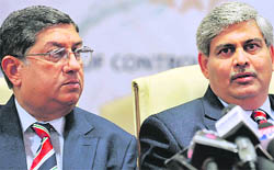 BCCI chief Shashank Manohar (right) and secretary N Srinivasan during a press conference in Mumbai on Saturday.