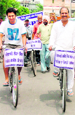 Dantewaras Himanshu Kumar (right), who is on a tour of India on a bicycle, reached Ludhiana on Saturday